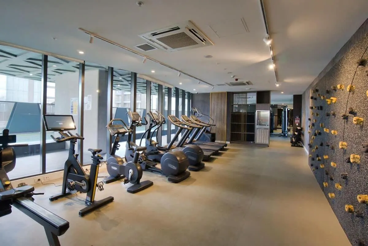 Queen Bed Luxury Parisian Paradise With Amazing City Views & Gym Adelaide Apartment