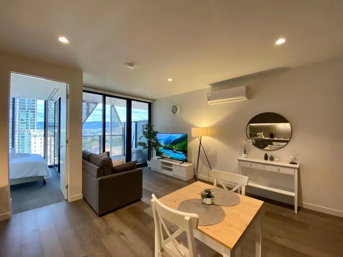 Apartment Queen Bed Luxury Parisian Paradise With Amazing City Views & Gym Adelaide