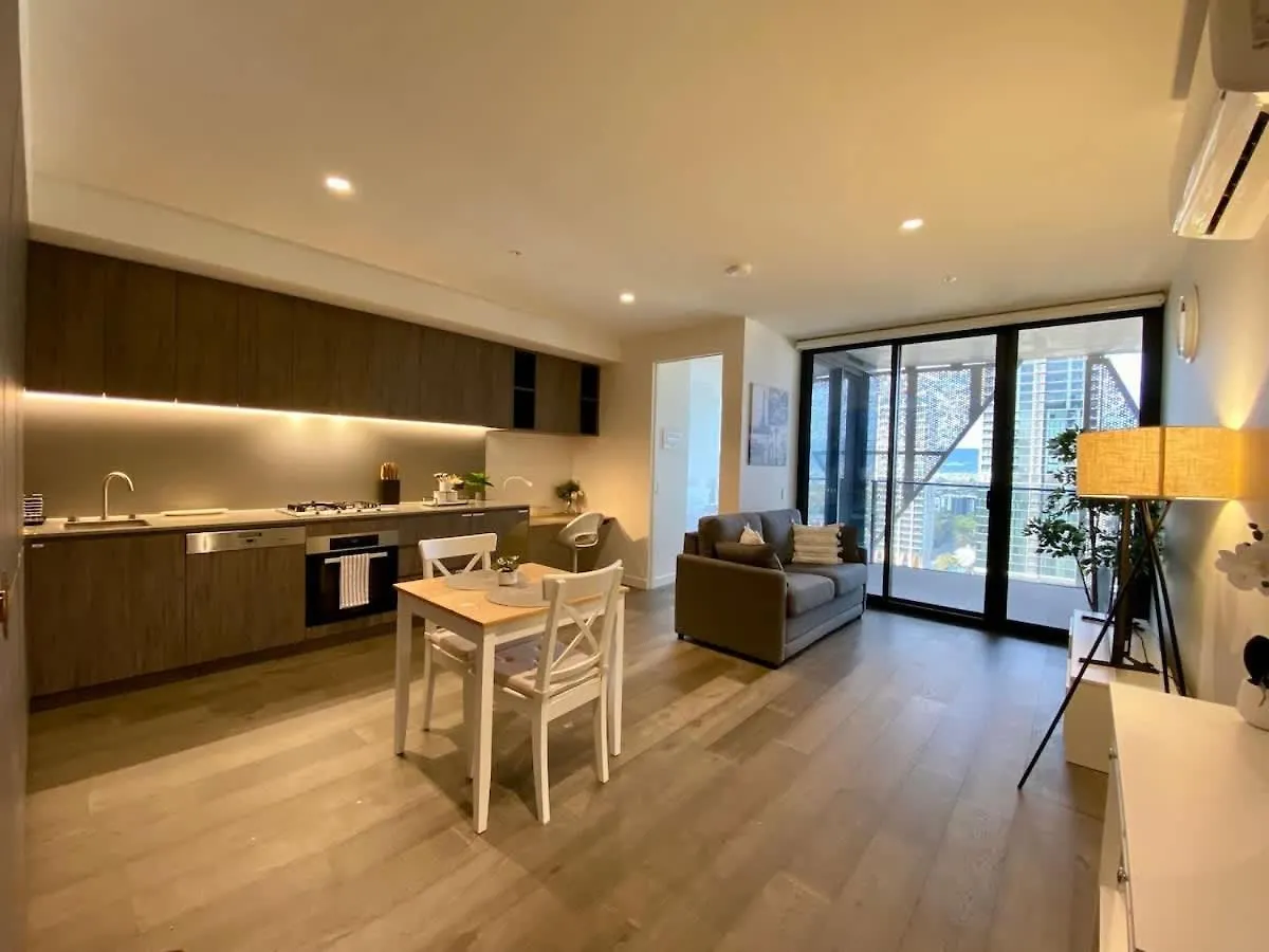 Queen Bed Luxury Parisian Paradise With Amazing City Views & Gym Adelaide 0*,  Australia