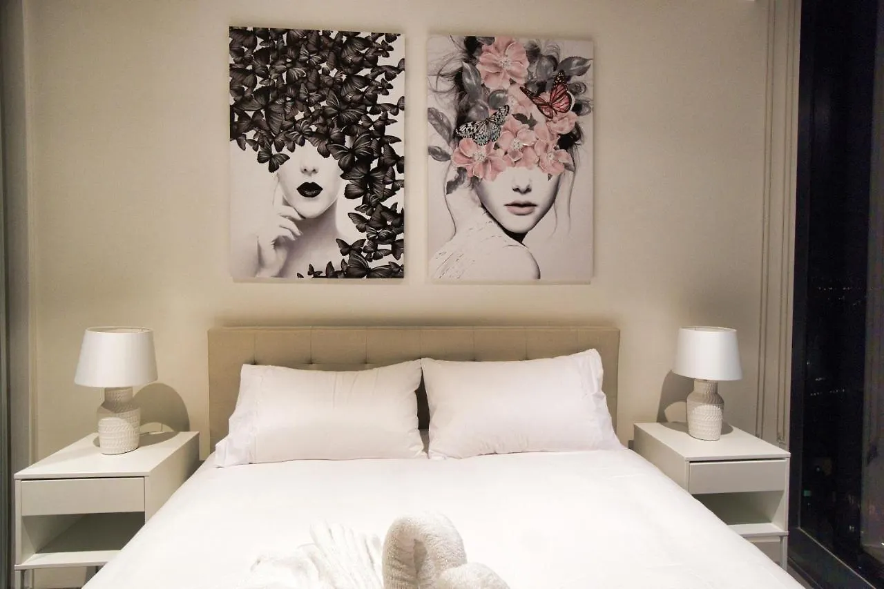 Appartamento Queen Bed Luxury Parisian Paradise With Amazing City Views & Gym Adelaide