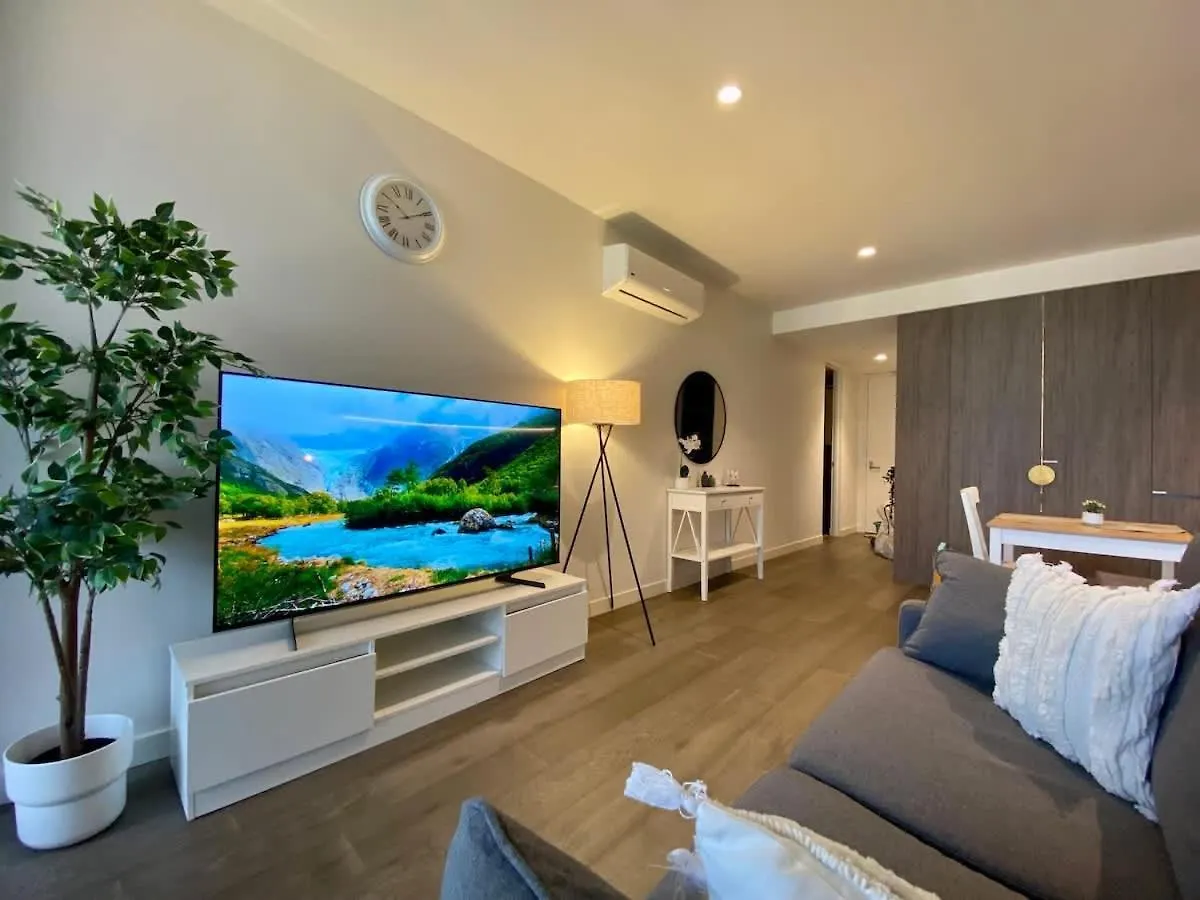 Queen Bed Luxury Parisian Paradise With Amazing City Views & Gym Adelaide Australia
